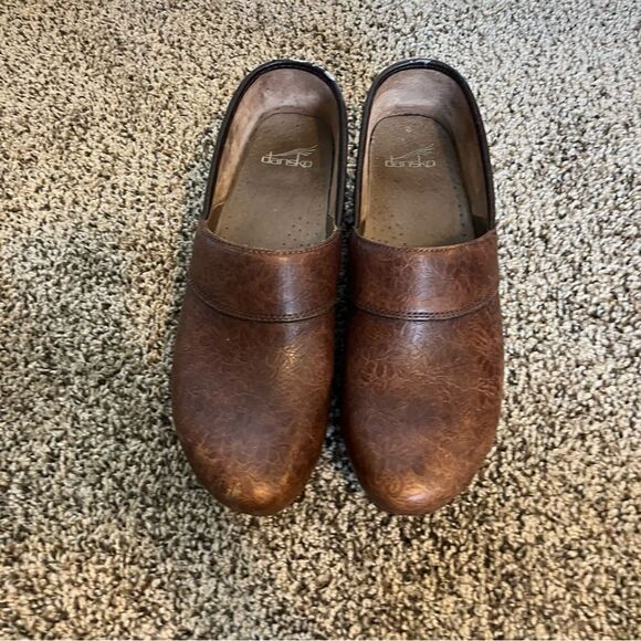 Dansko BROWN FLORAL TOOLED CLOG - Picture 6 of 16